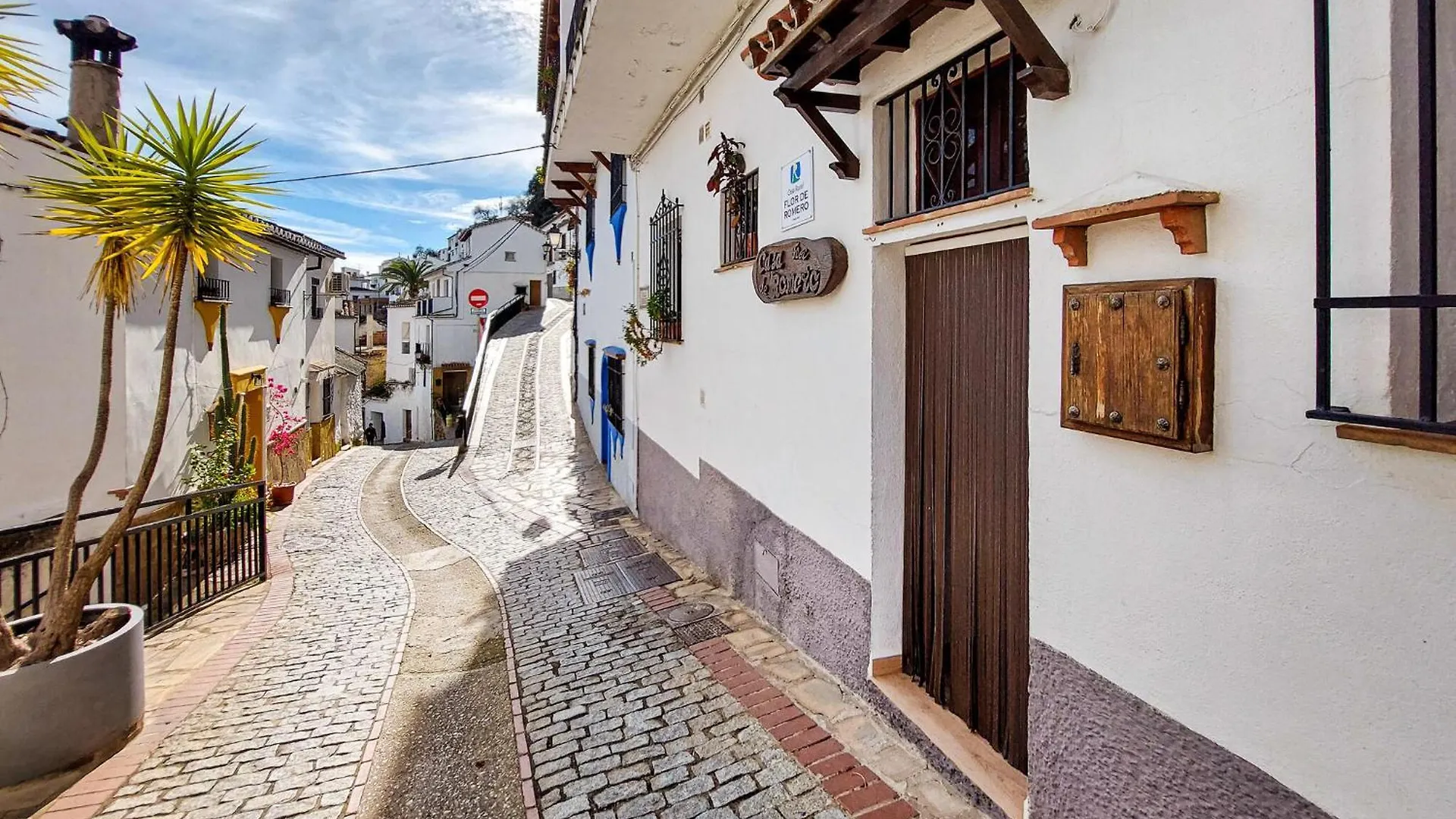 Cozy Home In Benalaureia With Kitchen Benalauria